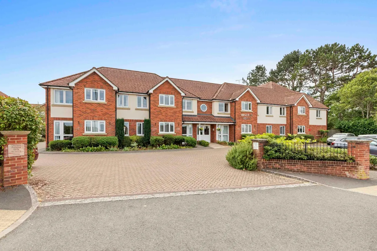 2 bed flat for sale, Wellington Avenue, Princes Risborough, HP27