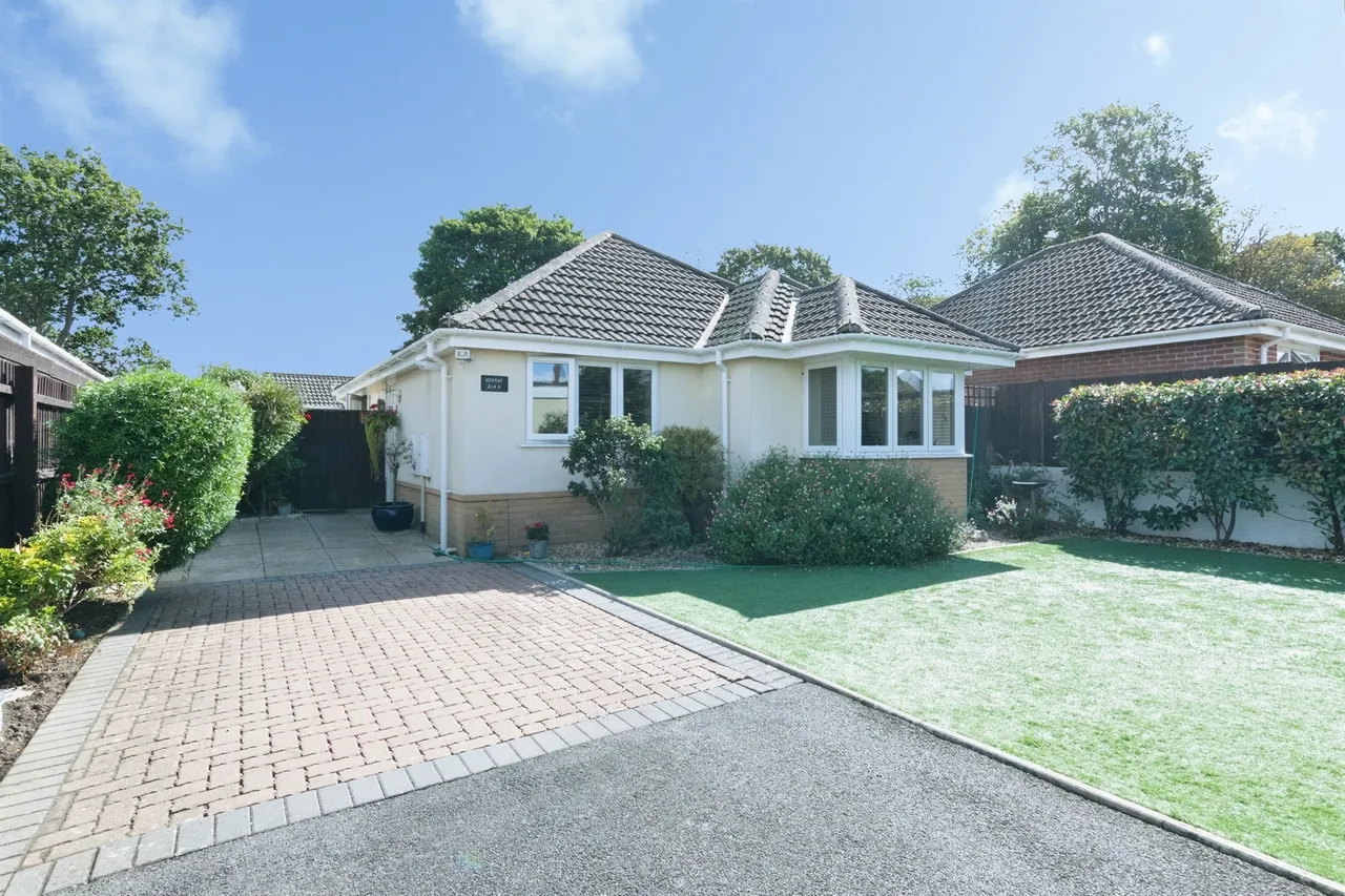 2 bed house for sale, Kinson Road, Bournemouth, BH10