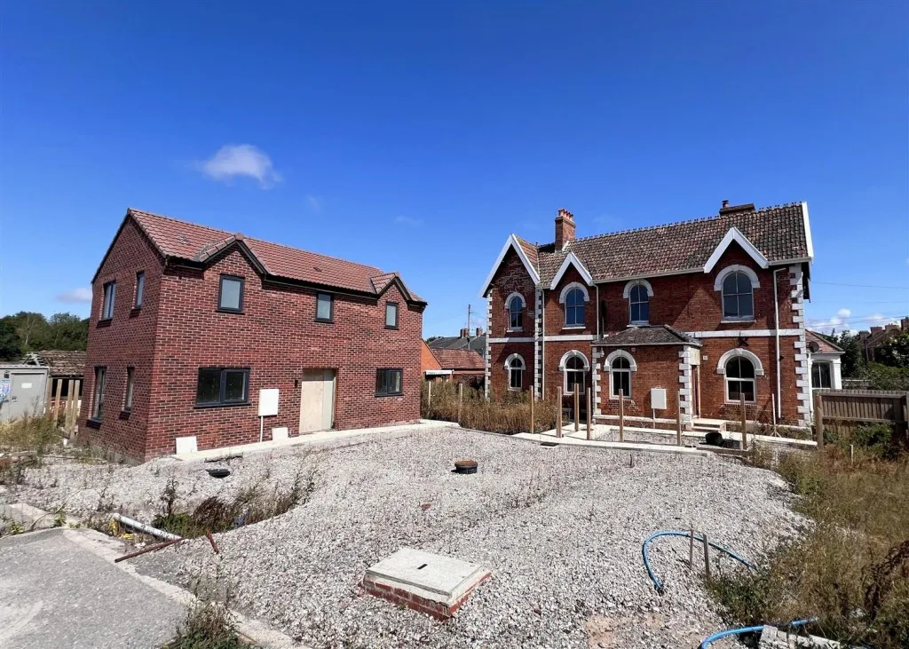 The Firs & 2B Henley Way, Walrow Road, Highbridge, TA9 4AB, photo 2
