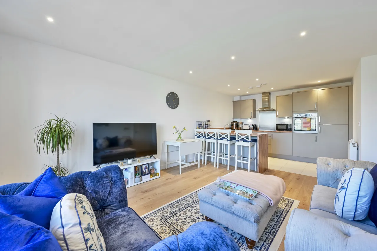 2 bed flat for sale — Flat 15, 328 Kingston Road, London