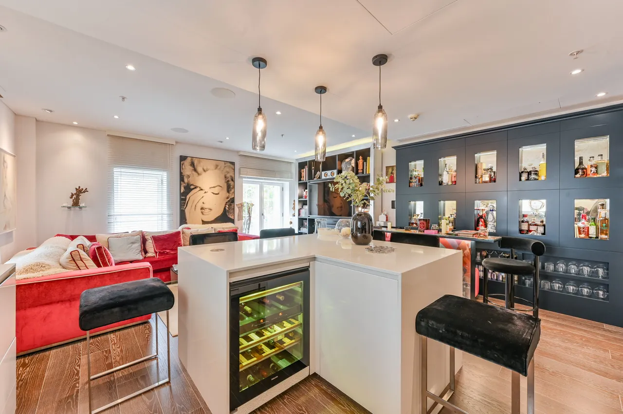305 Marconi House, 336-337 Strand, London, photo 4