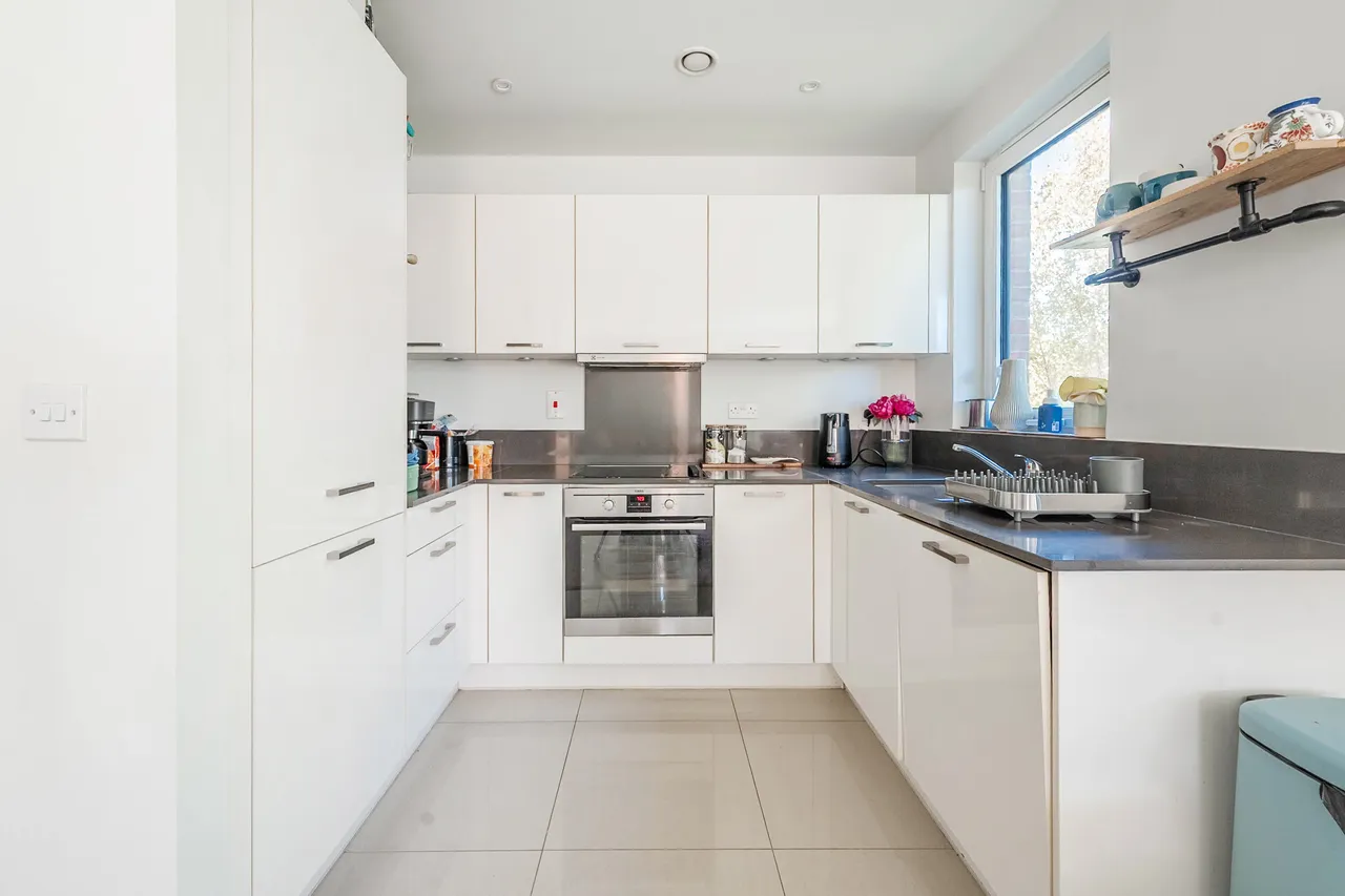 Edgware, HA8, photo 8
