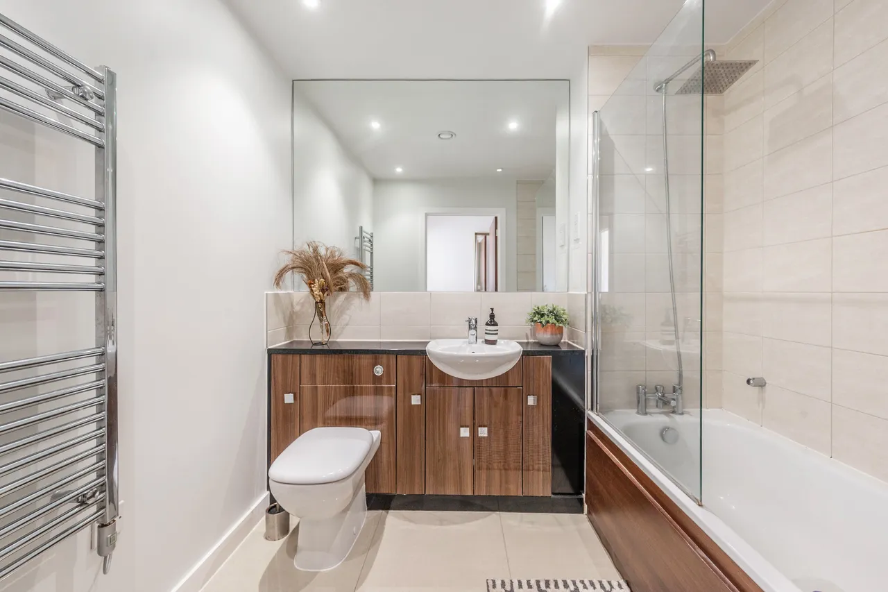 Edgware, HA8, photo 15