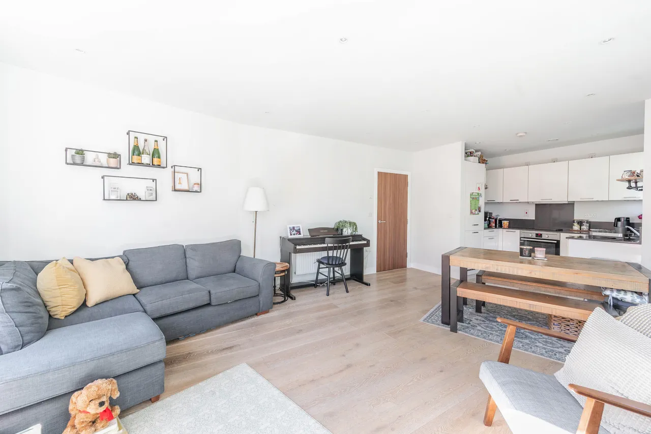 Edgware, HA8, photo 3