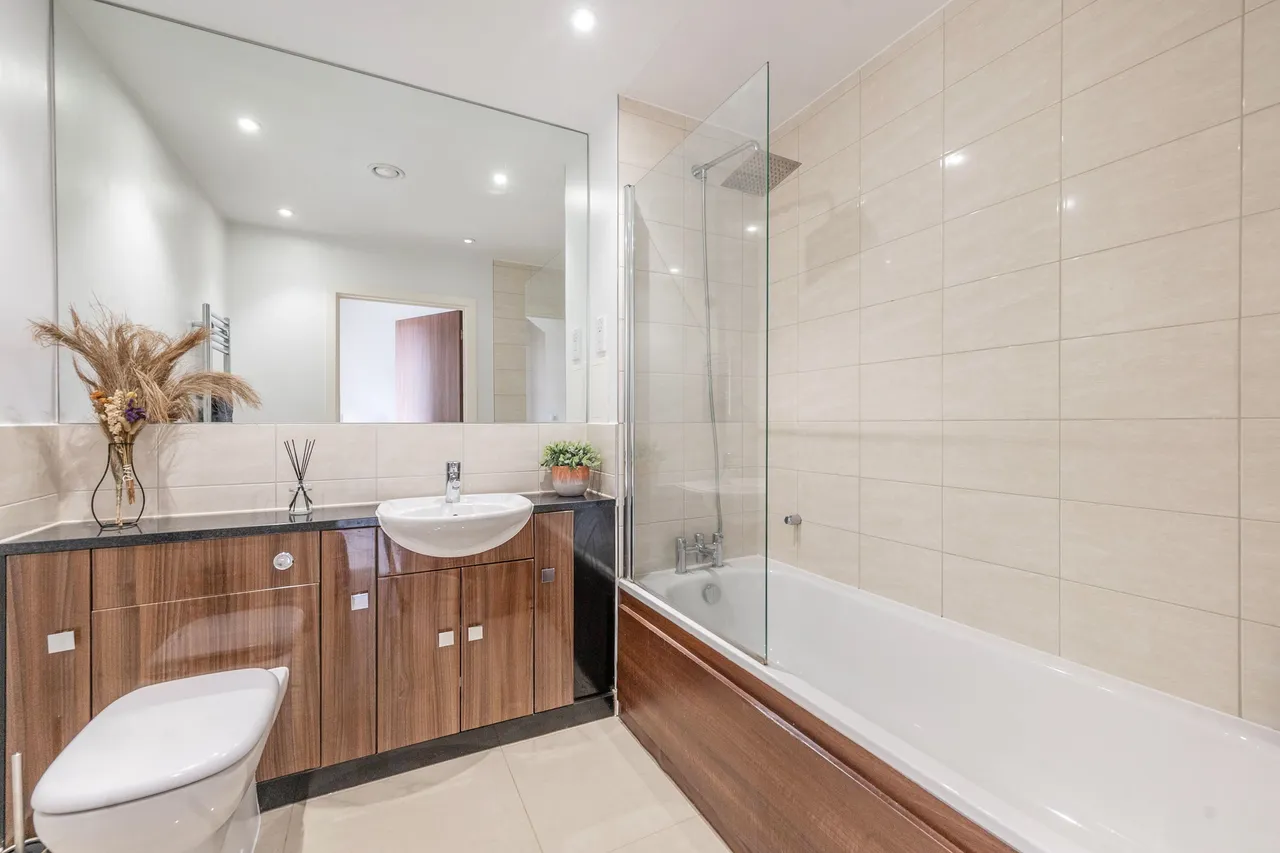 Edgware, HA8, photo 16