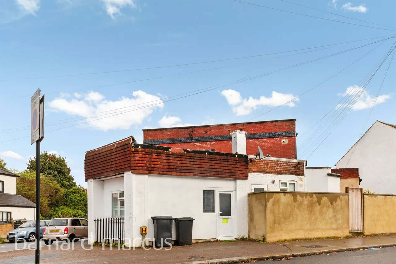 2 bed house for sale — Woodmansterne Road, London