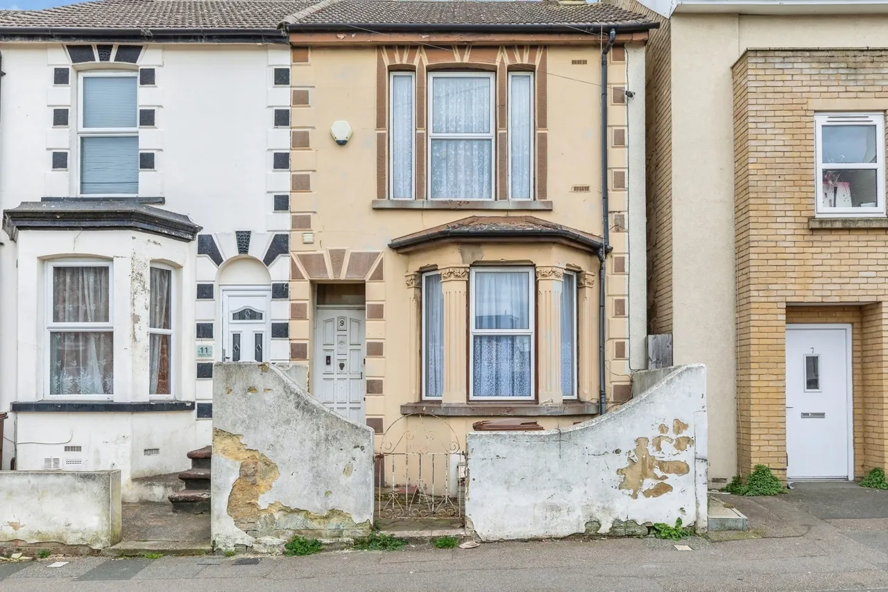 3 bed house for sale, Gillingham Road, Gillingham, ME7