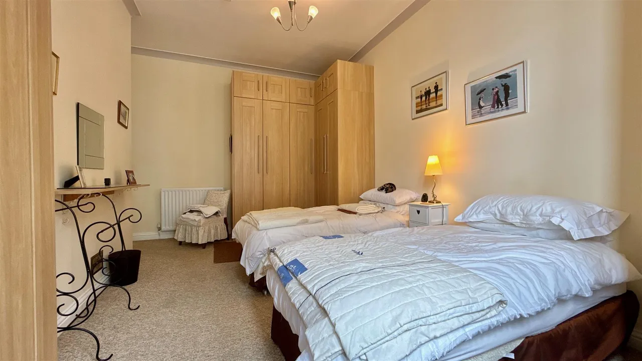 Marine Parade, Barmouth, LL42, photo 13