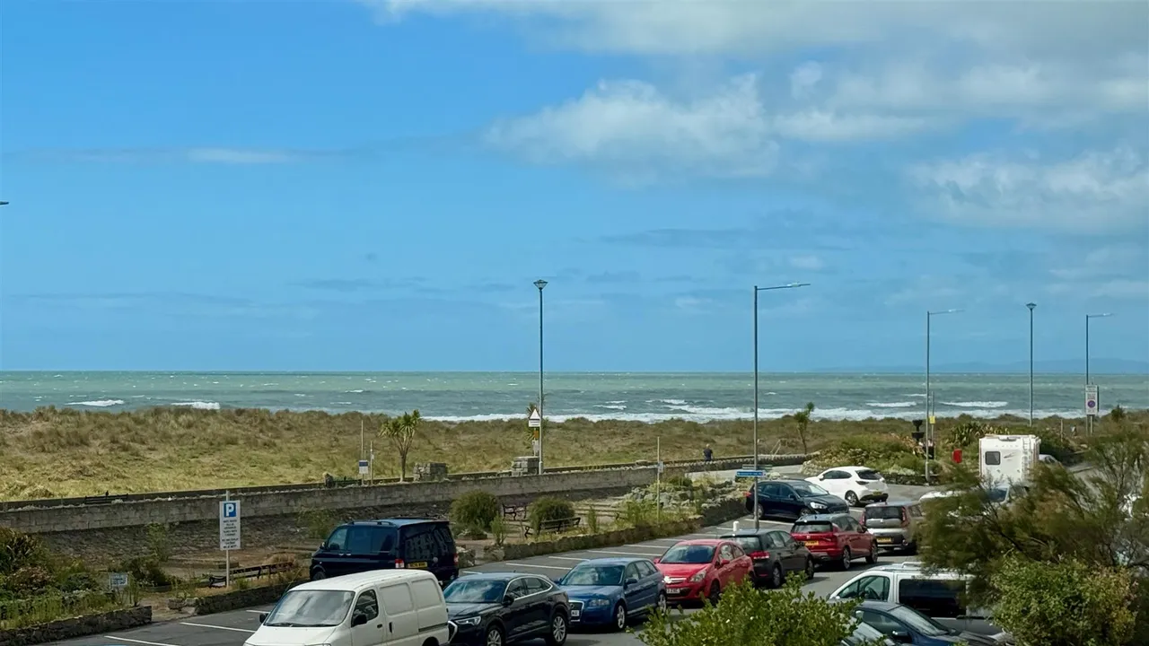 Marine Parade, Barmouth, LL42, photo 2