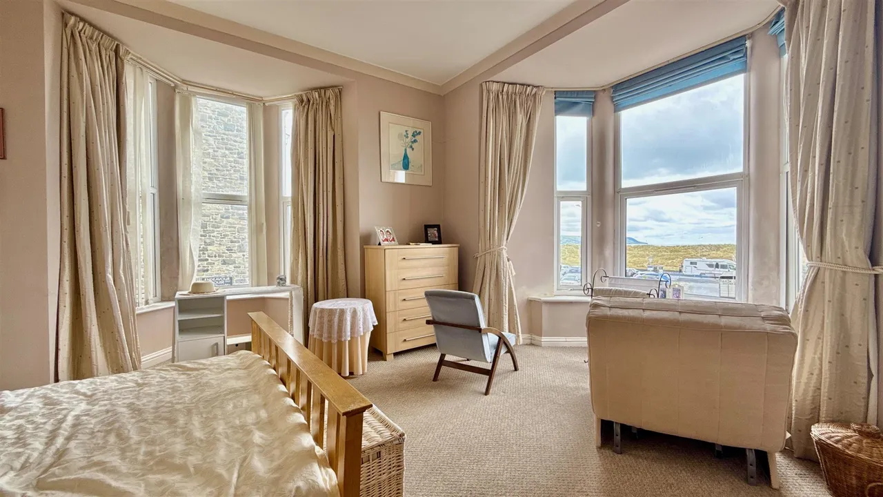 Marine Parade, Barmouth, LL42, photo 8