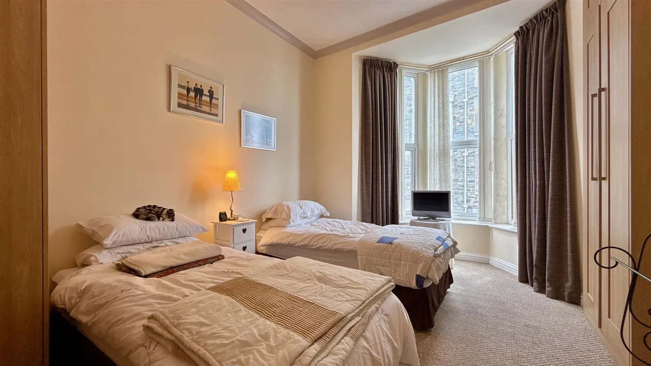 Marine Parade, Barmouth, LL42, photo 11