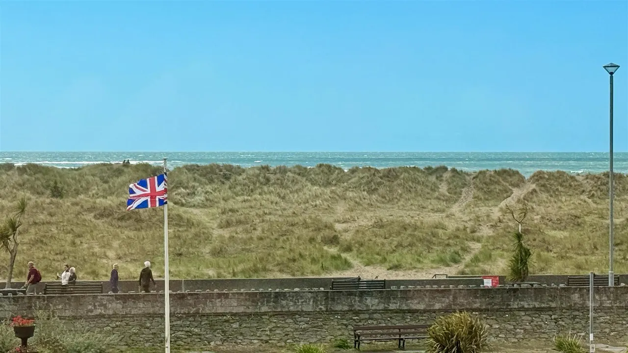Marine Parade, Barmouth, LL42, photo 16