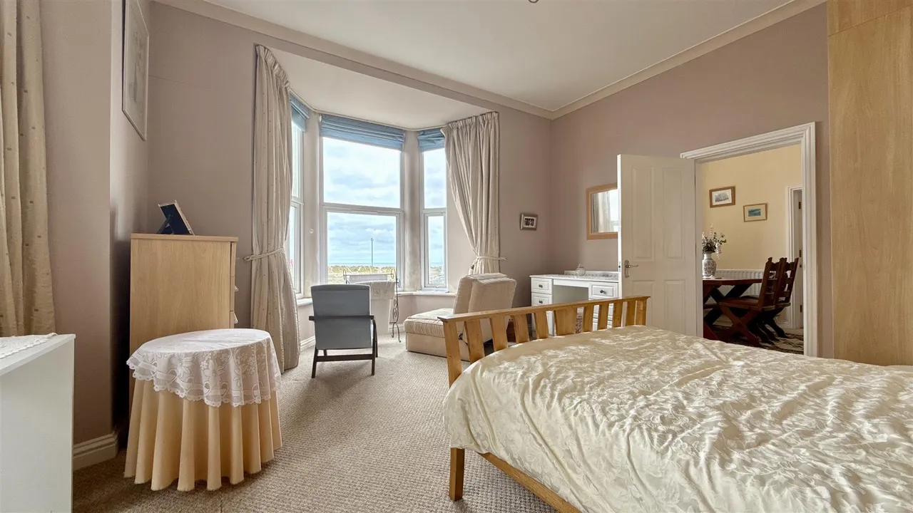 Marine Parade, Barmouth, LL42, photo 10