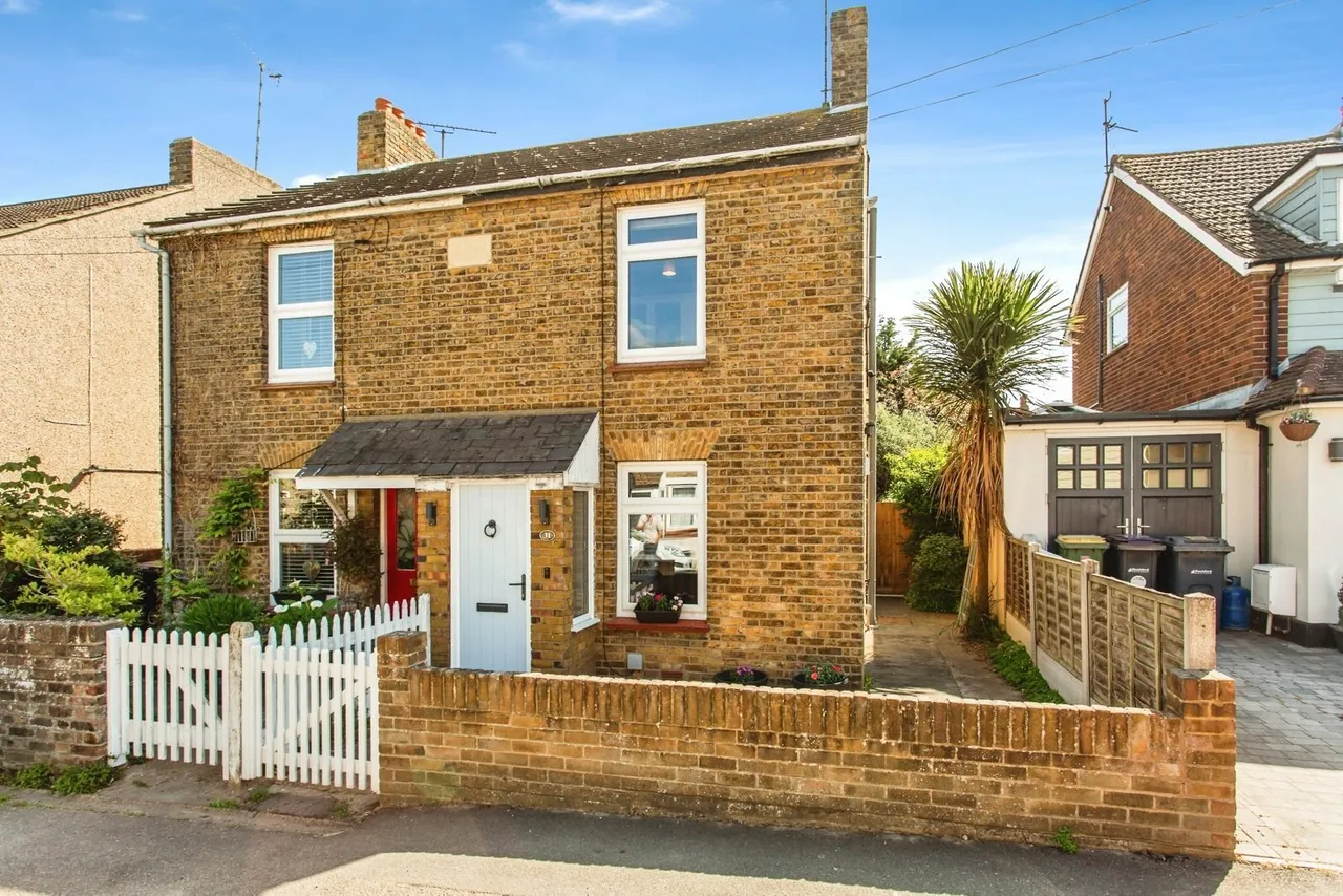 St. Johns Road, Great Wakering, SS3, photo 17