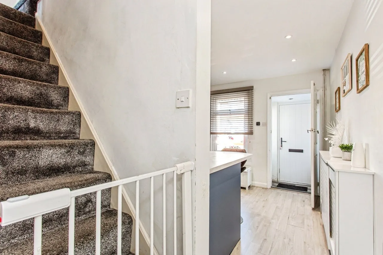 St. Johns Road, Great Wakering, SS3, photo 6