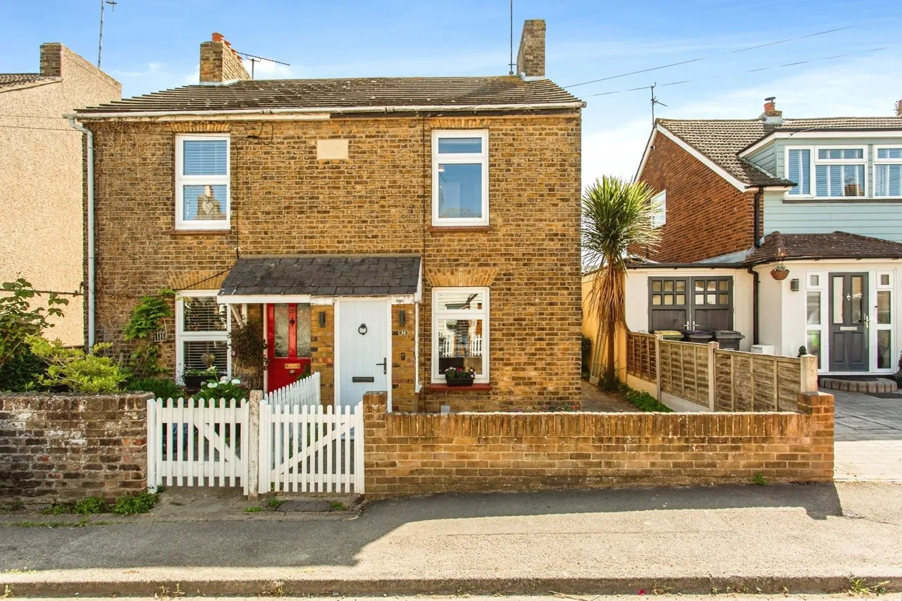 2 bed house for sale, St. Johns Road, Great Wakering, SS3