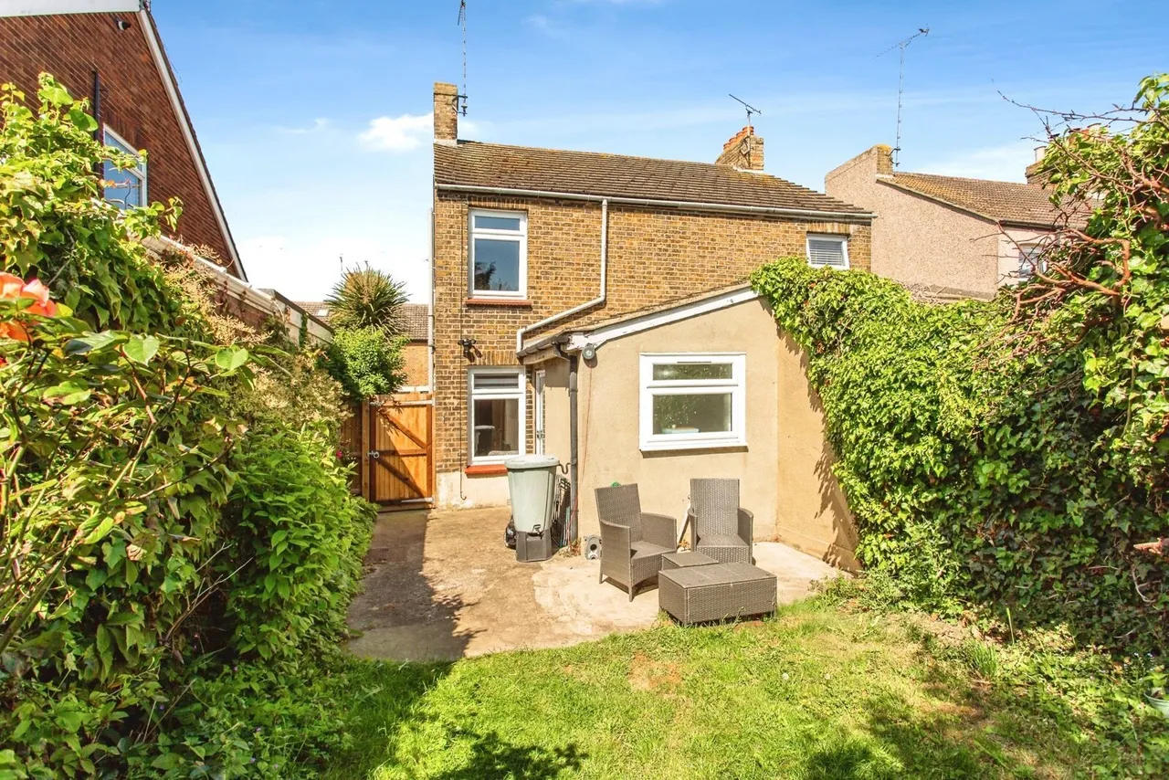 St. Johns Road, Great Wakering, SS3, photo 11