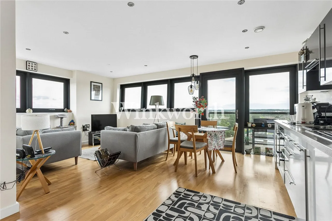 2 bed flat for sale, Colman Parade, Enfield, EN1