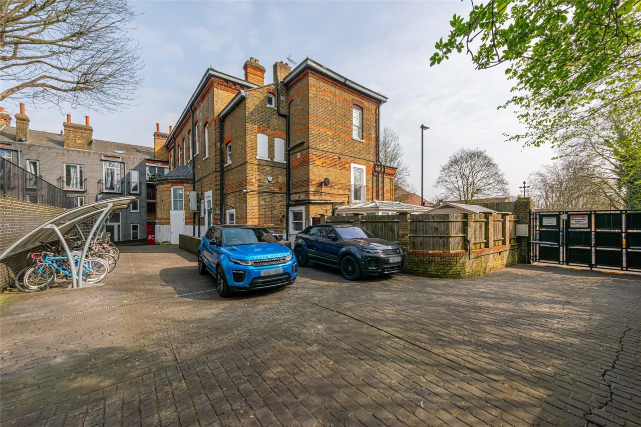 St Johns Way, Archway, photo 5
