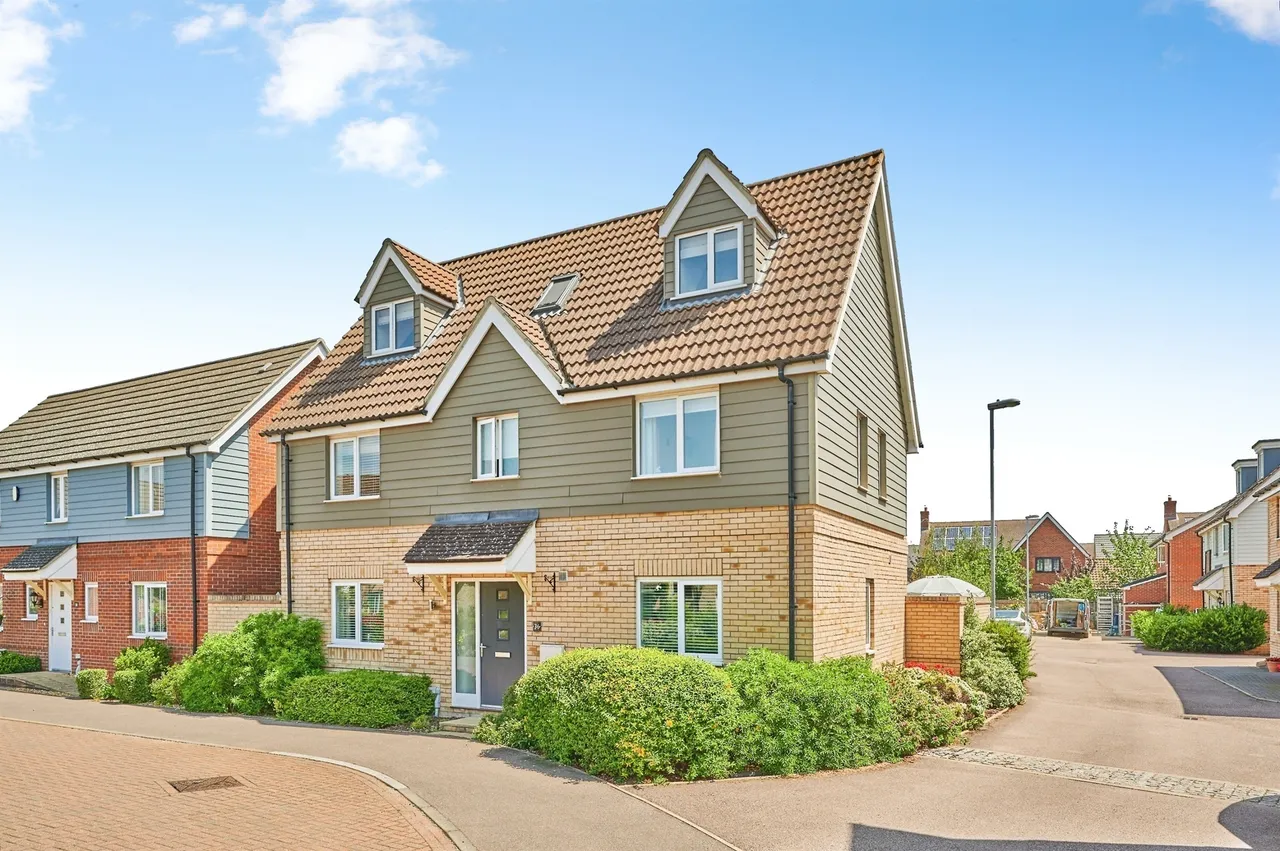 6 bed house for sale — Vickers Way, Upper Cambourne, Cambridge