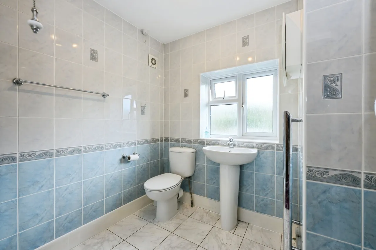 Lodge Road, Fetcham, KT22, photo 11