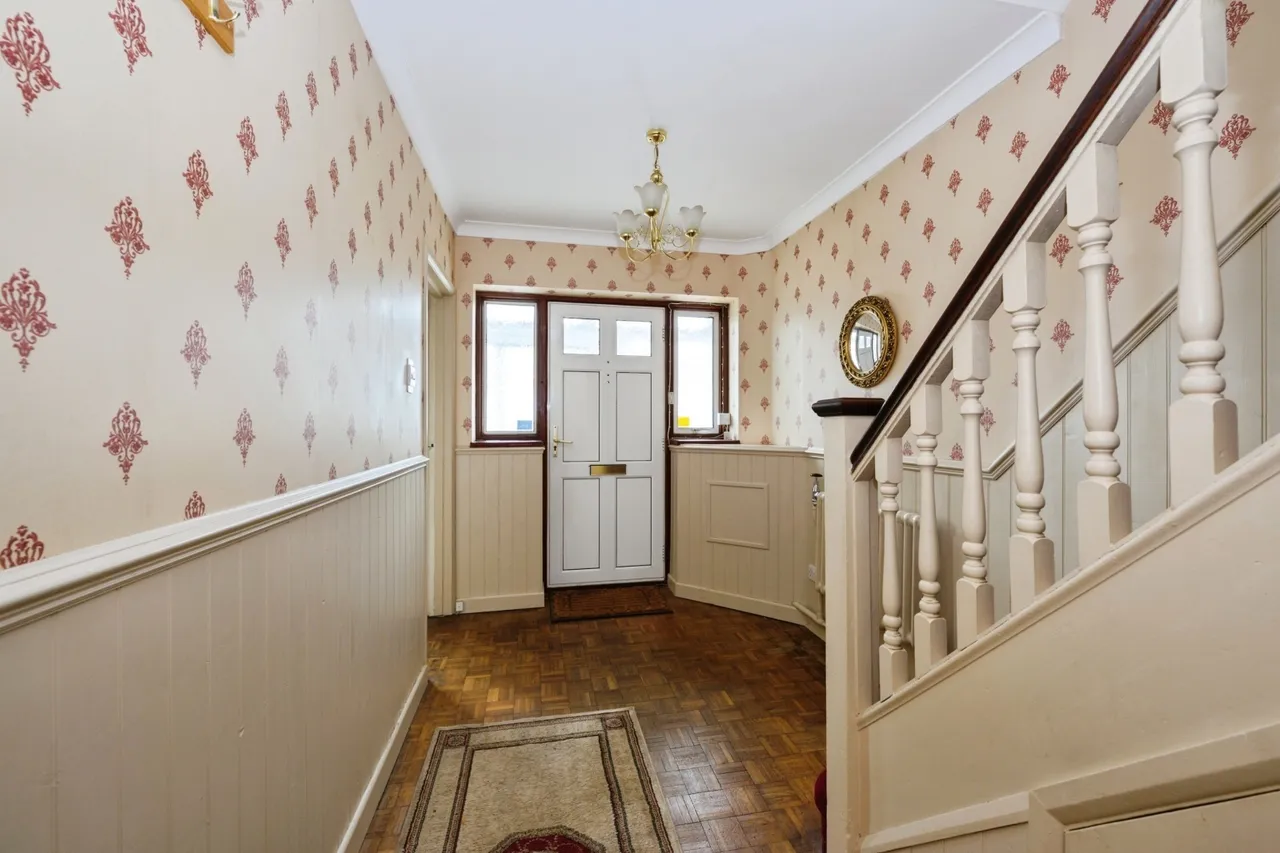 Lodge Road, Fetcham, KT22, photo 13