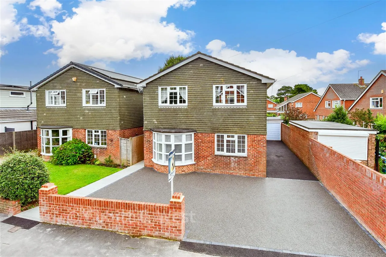 4 bed house for sale, Fourth Avenue, Denvilles, PO9