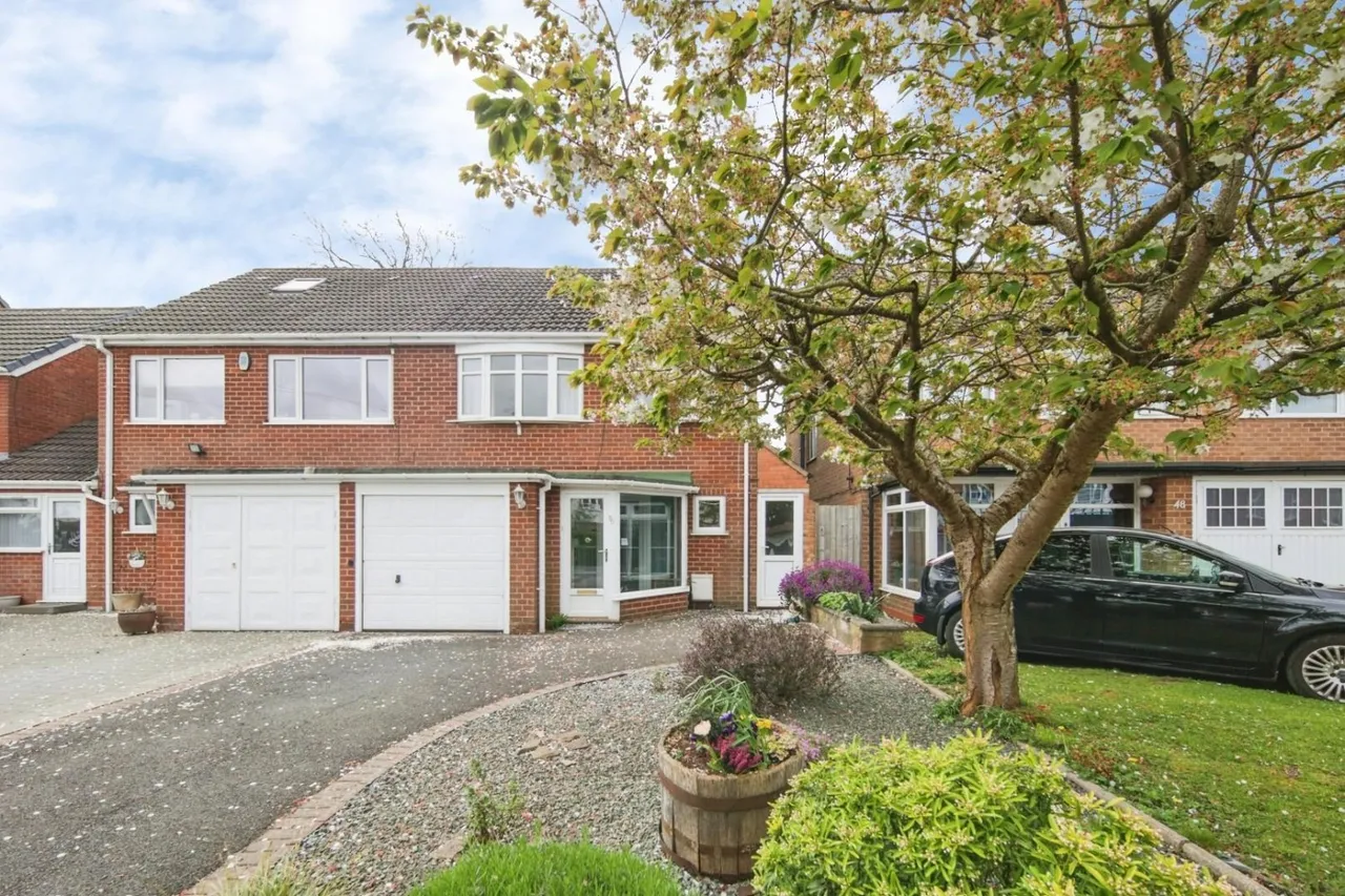 3 bed house for sale, Aylesbury Road, Hockley Heath, B94