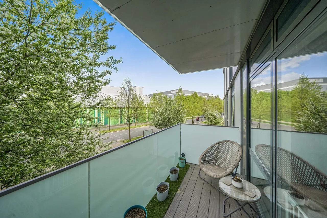 83 Dan Court, 5 Lakeside Drive, Park Royal, London, photo 4