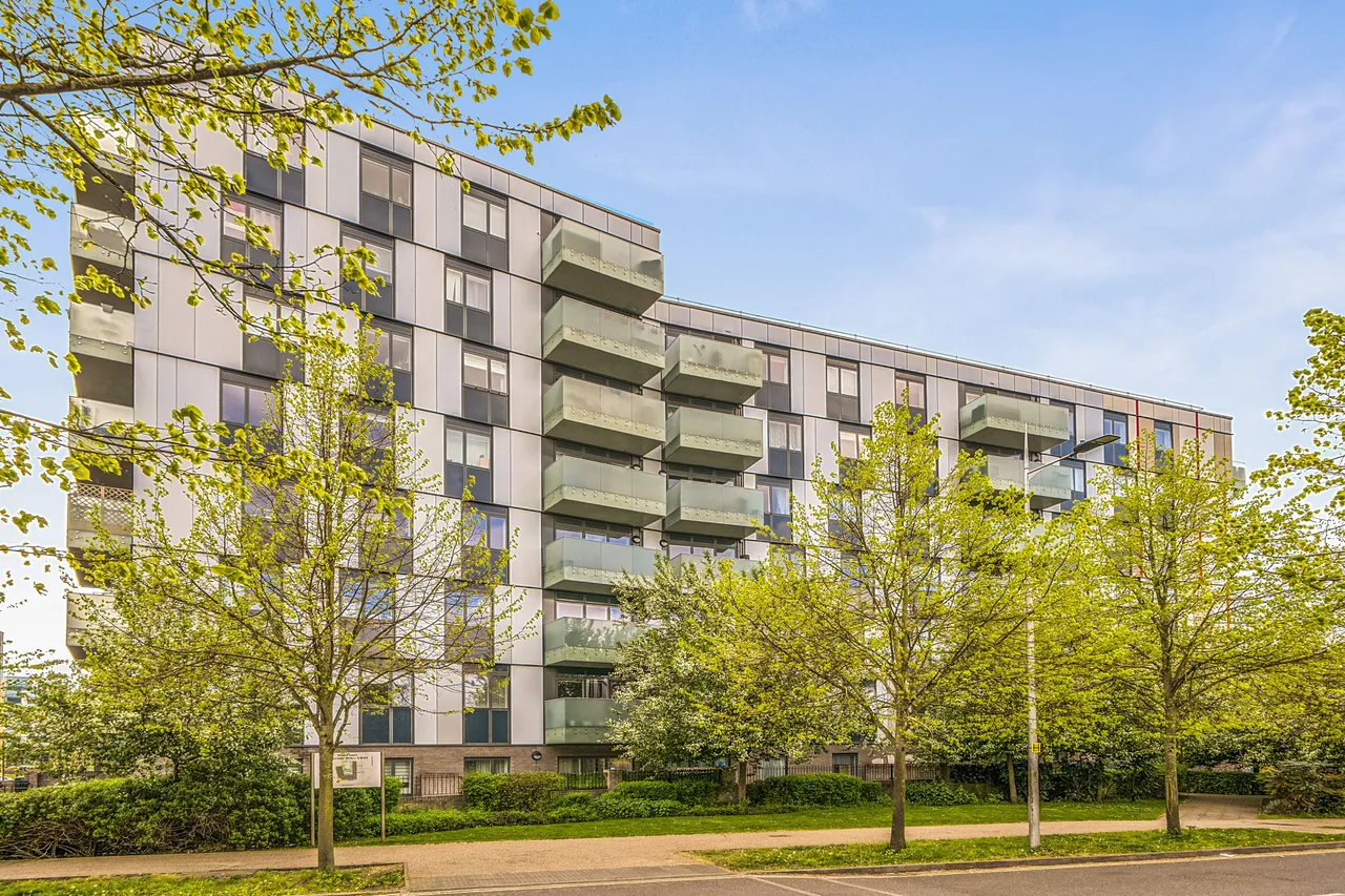 83 Dan Court, 5 Lakeside Drive, Park Royal, London, photo 10