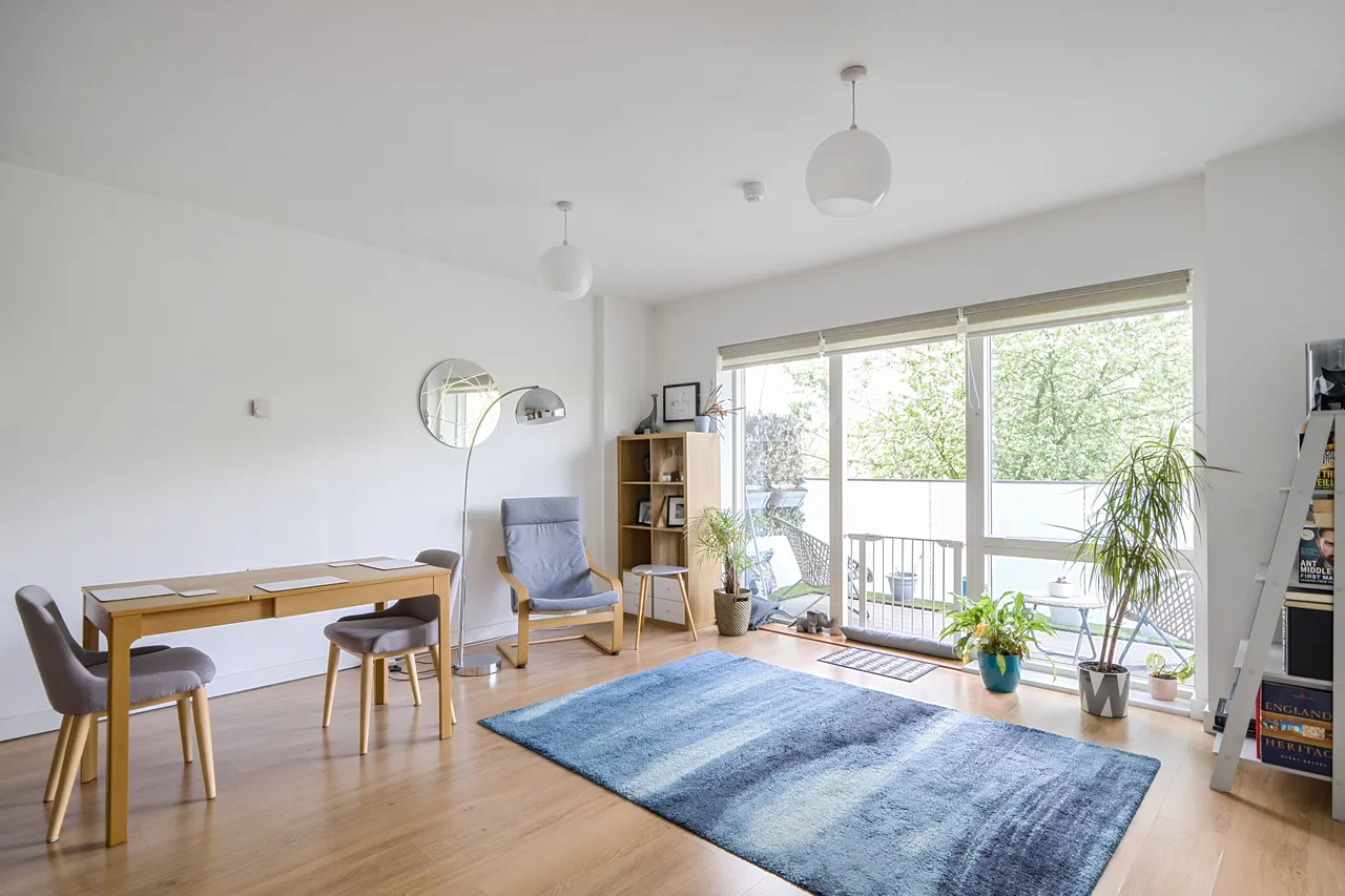 83 Dan Court, 5 Lakeside Drive, Park Royal, London, photo 2