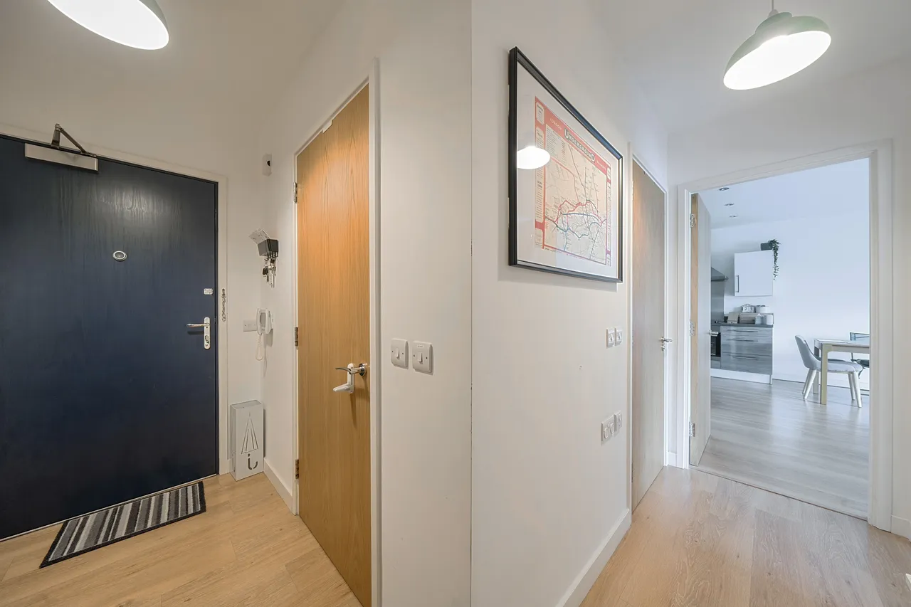 83 Dan Court, 5 Lakeside Drive, Park Royal, London, photo 7