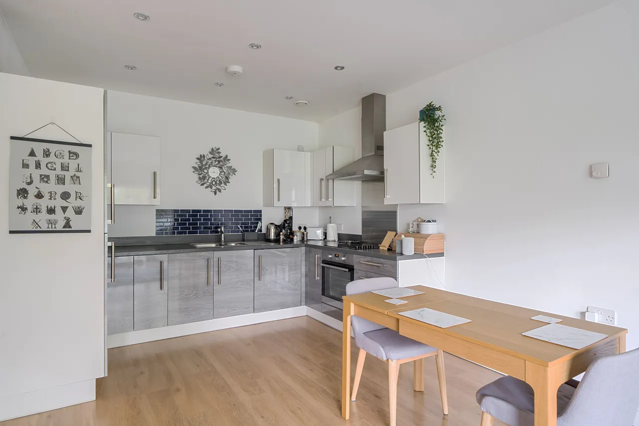 83 Dan Court, 5 Lakeside Drive, Park Royal, London, photo 12