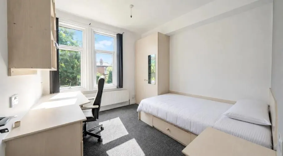 Kirkstall Lane, Leeds, LS6, photo 5