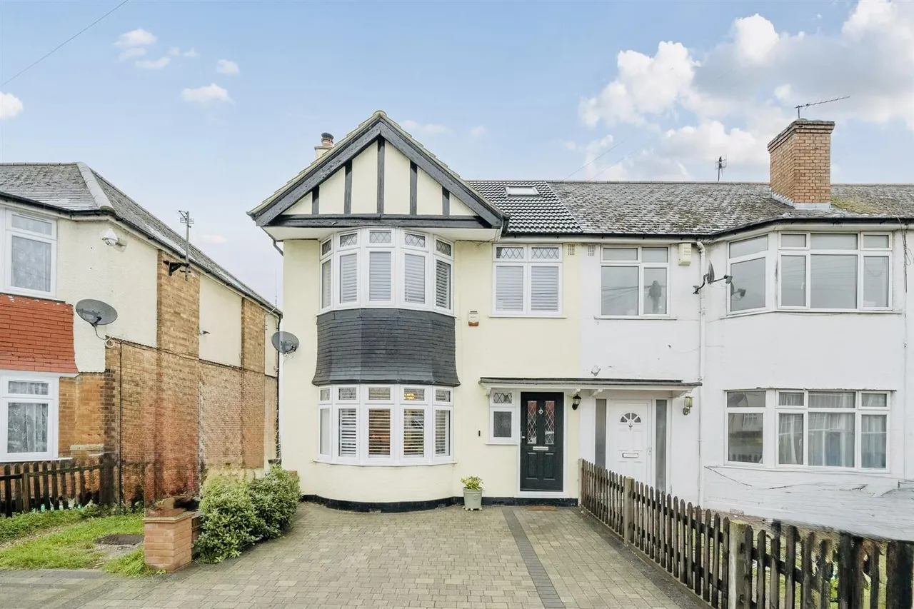 4 bed house for sale — Granville Road, Hillingdon, UB10 9AG