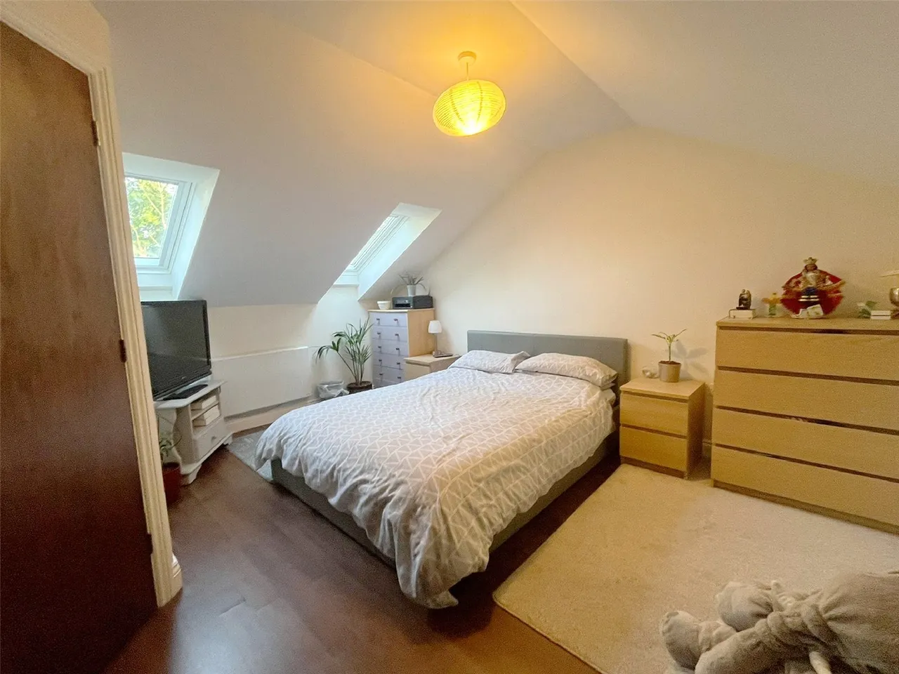 Sullivan Close, Farnborough, Hampshire, GU14 7UH, photo 3