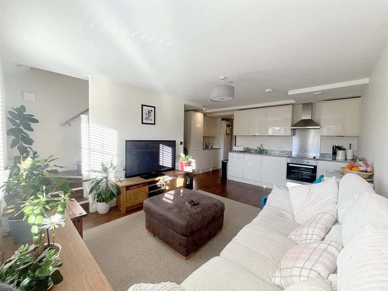 Sullivan Close, Farnborough, Hampshire, GU14 7UH, photo 4