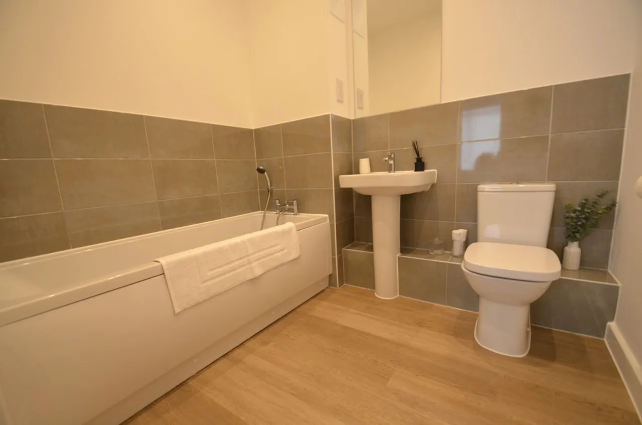 Station Avenue, Walton Court, photo 8