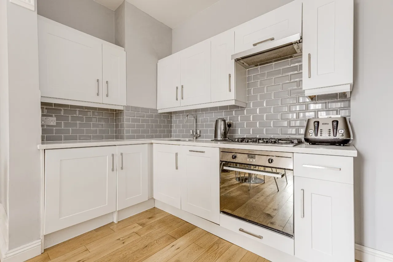 Lavender Hill, London, SW11, photo 2