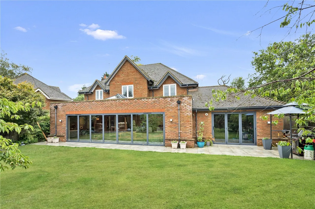 5 bed house for sale, Waterperry Lane, Chobham, GU24