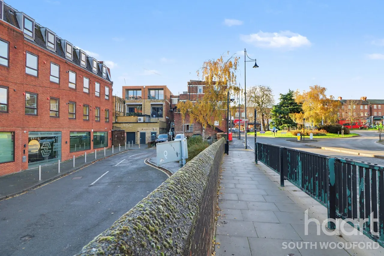 Eastwood Close, London, E18, photo 12