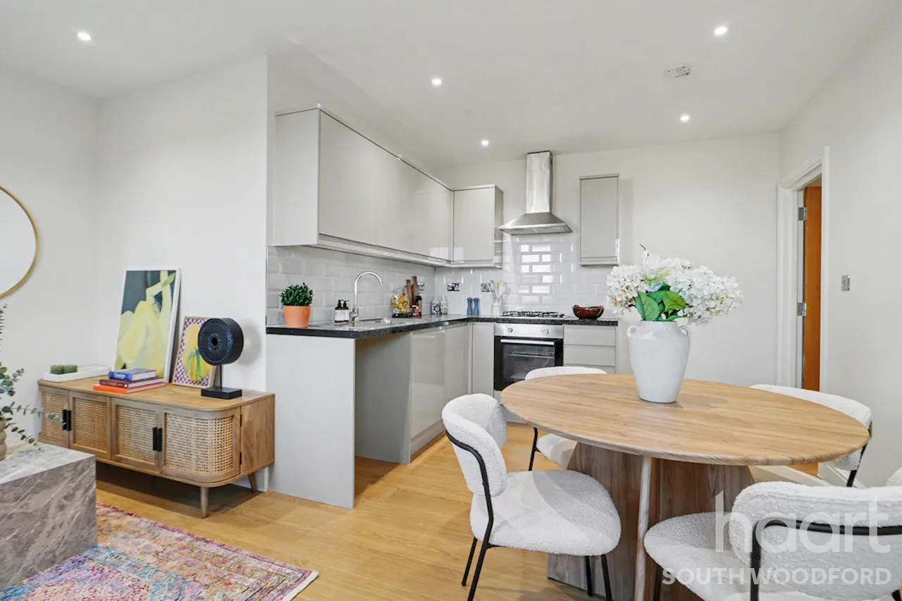 Eastwood Close, London, E18, photo 2