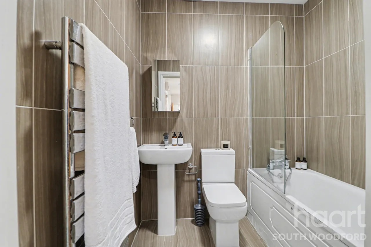 Eastwood Close, London, E18, photo 6
