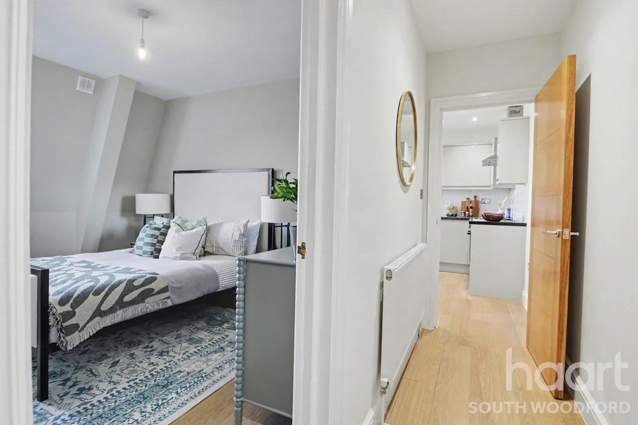 Eastwood Close, London, E18, photo 8
