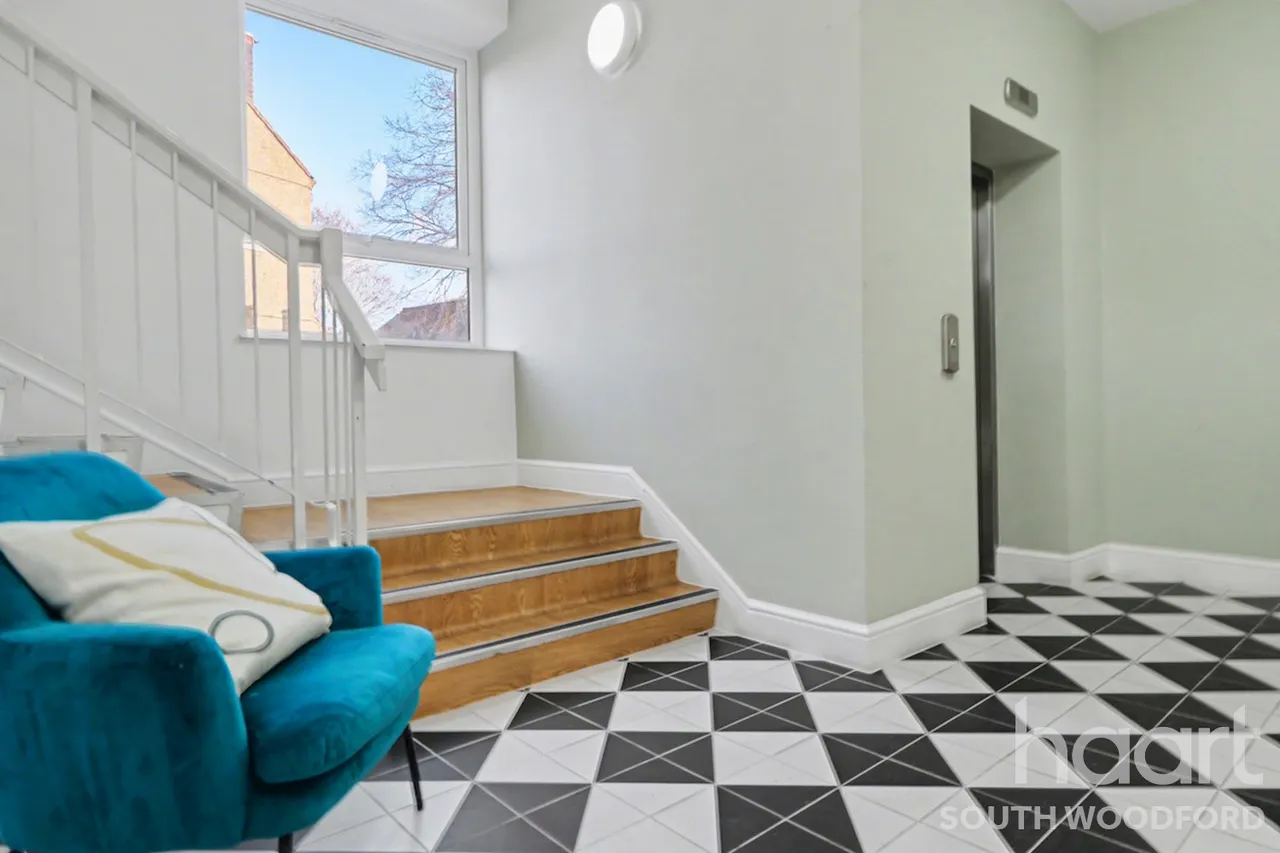 Eastwood Close, London, E18, photo 11