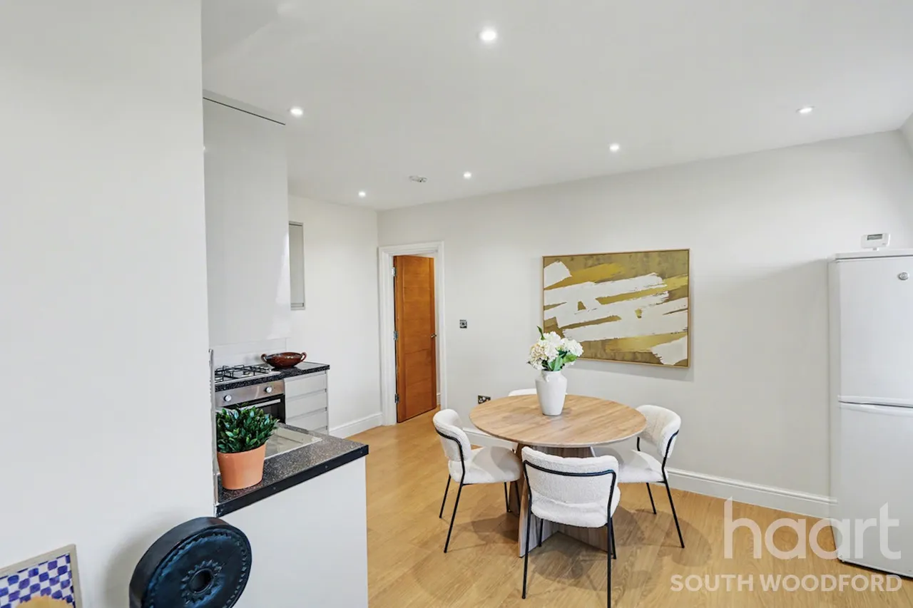 Eastwood Close, London, E18, photo 10