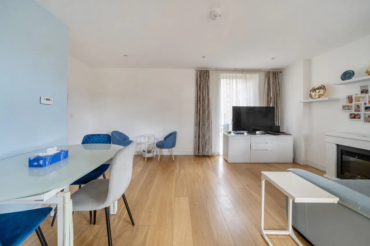 Denman Avenue, UB2, photo 12