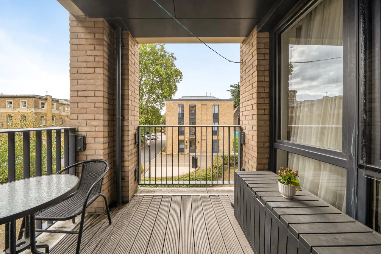 Denman Avenue, UB2, photo 14