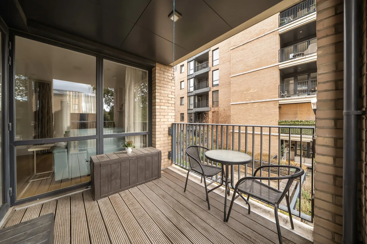 Denman Avenue, UB2, photo 17