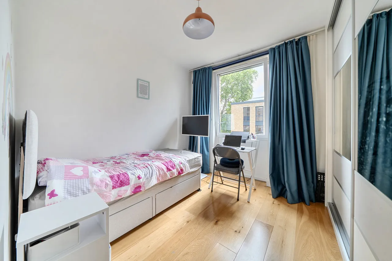 Denman Avenue, UB2, photo 11